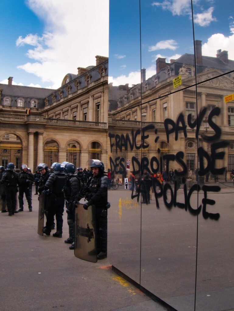 France : Pays des droits de la police